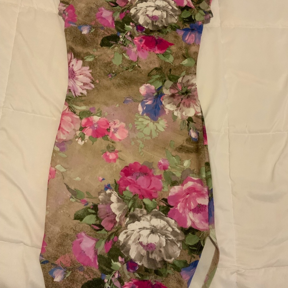 Mini flower dress / worn once / short sleeve - Picture 4 of 6